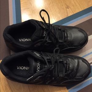 Vionic Shoes Size 9